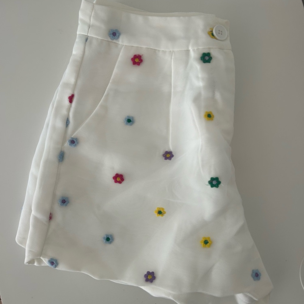 TCEC White Shorts with embroidered flowers